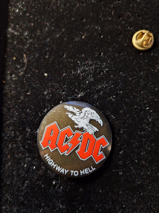 Acdc button 3