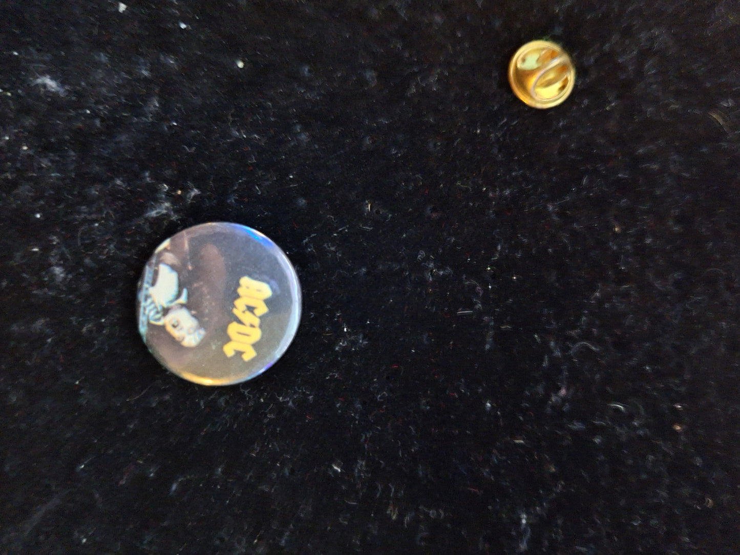 Acdc button 2