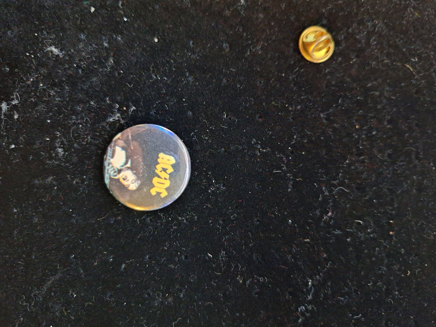 Acdc button 2