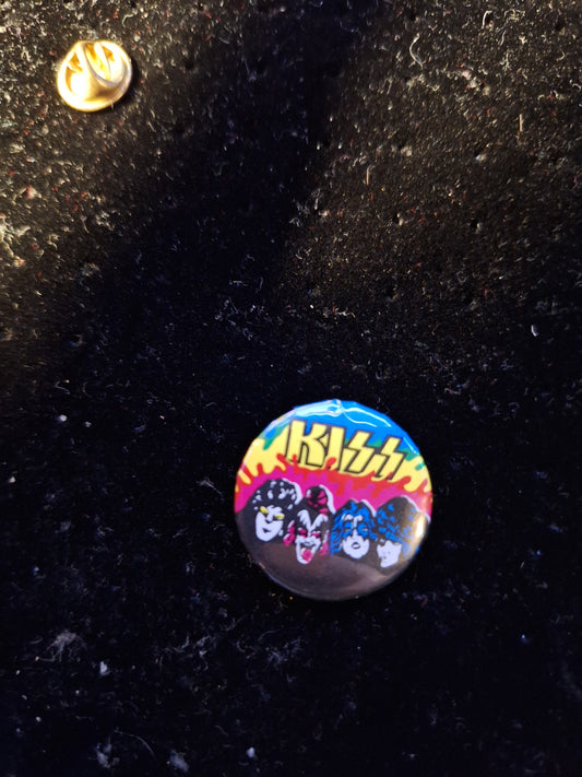 Kiss button 3
