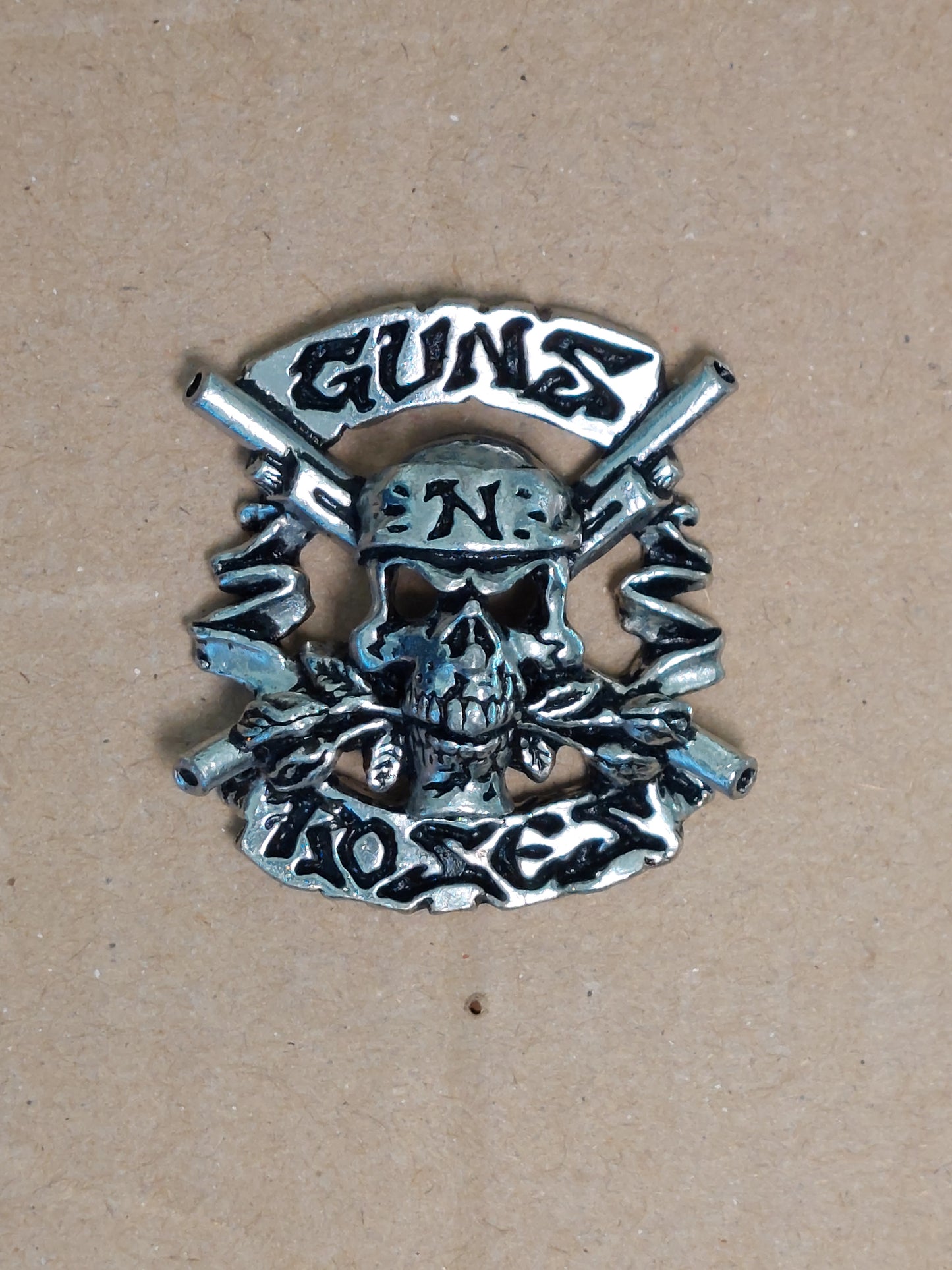 Guns n roses pin badge