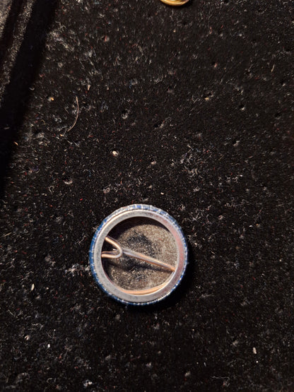 Kiss button 4