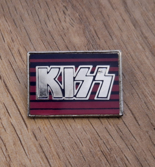 Kiss logo badge